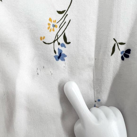 Ralph Lauren Chaps Womens Sz Medium No Iron Soft Flowers White Button Shirt Top - Picture 9 of 10